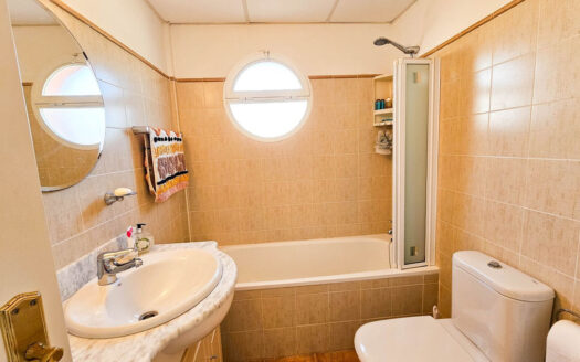 3 bedroom Apartment in Casares Playa