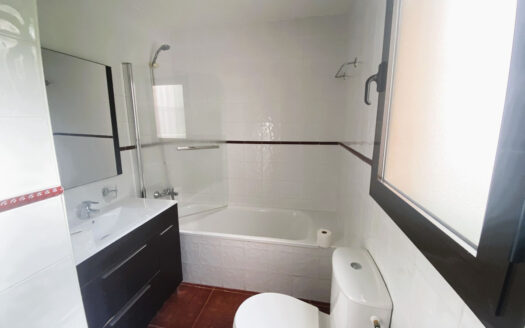 3 bedroom House in Casares Playa