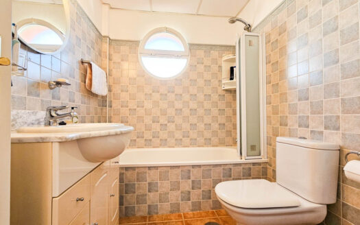 3 bedroom Apartment in Casares Playa