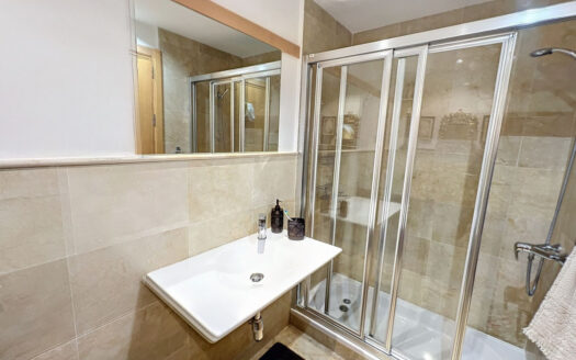 3 bedroom Apartment in Altos De Los Monteros