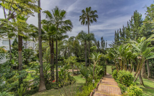 4 bedroom Apartment in Reserva De Marbella