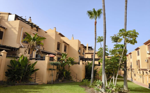 4 bedroom House in Casares Playa