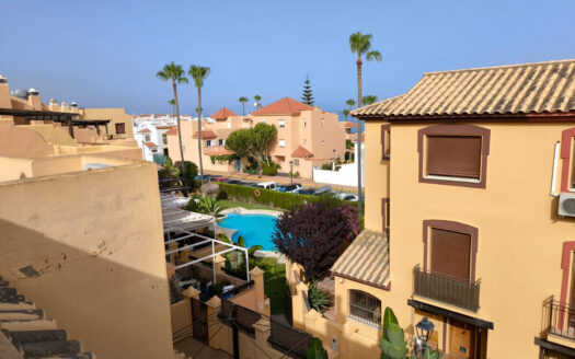 4 bedroom House in Casares Playa