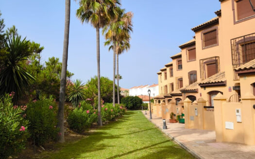 4 bedroom House in Casares Playa