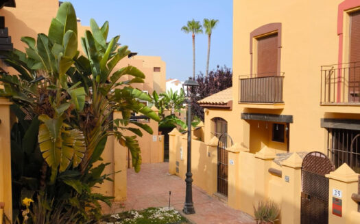 4 bedroom House in Casares Playa