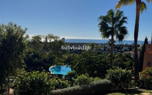 3 bedroom Apartment in Elviria