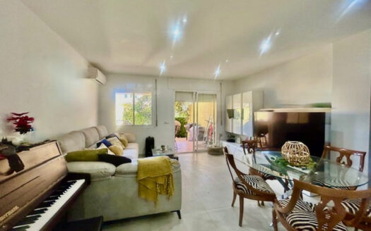 3 bedroom House in New Golden Mile