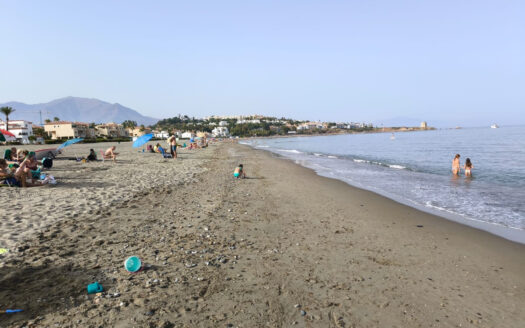 4 bedroom House in Casares Playa