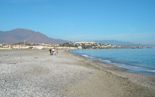 4 bedroom House in Casares Playa