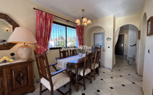 4 bedroom House in Calahonda