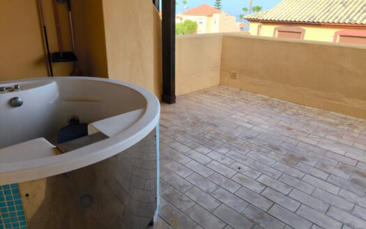4 bedroom House in Casares Playa