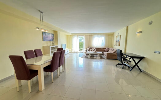 3 bedroom House in New Golden Mile