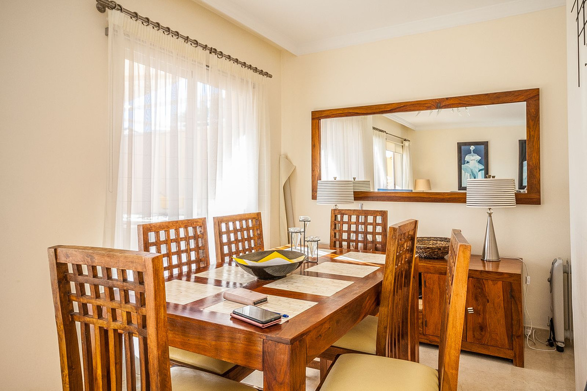 2 bedroom Apartment in Elviria