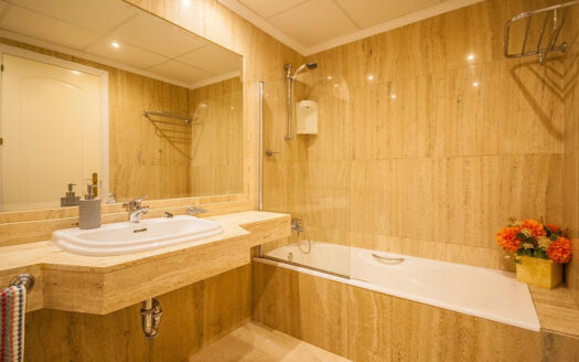 2 bedroom Apartment in Elviria