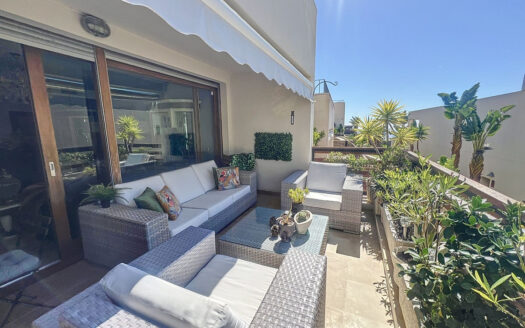 3 bedroom Apartment in Altos De Los Monteros