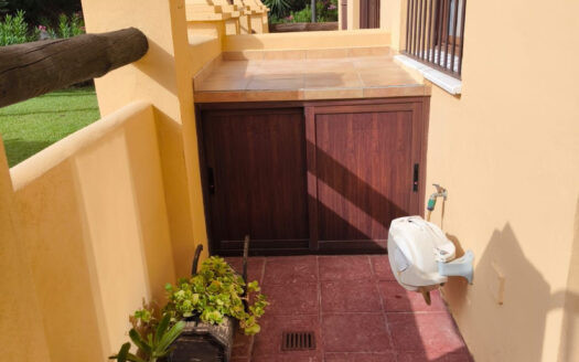4 bedroom House in Casares Playa