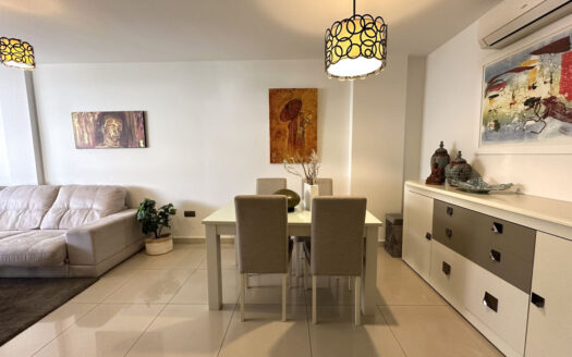 3 bedroom Apartment in Las Lagunas