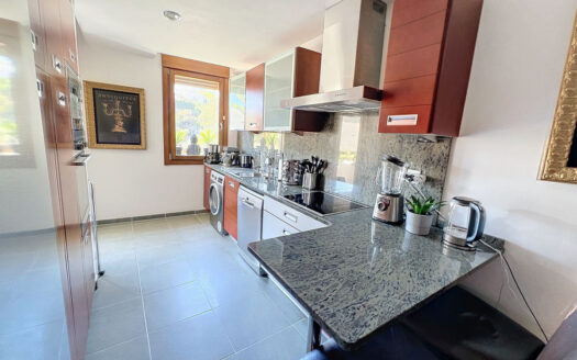 3 bedroom Apartment in Altos De Los Monteros