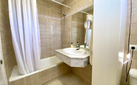 2 bedroom Apartment in Cerros Del Aguila